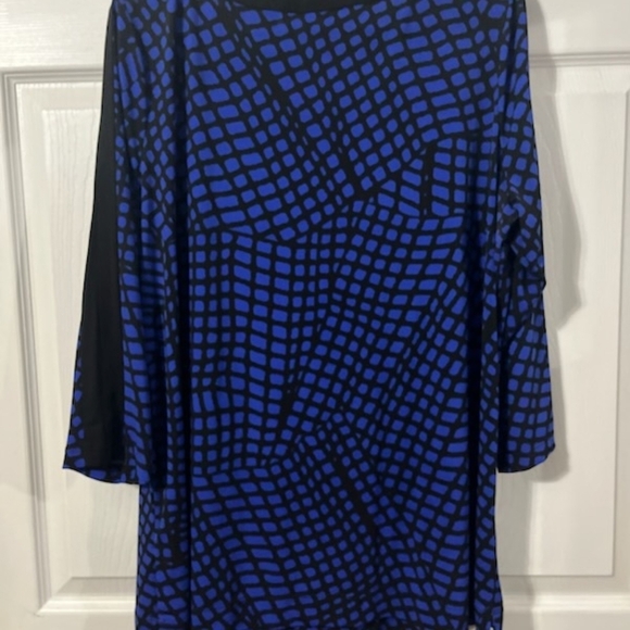 Susan Graver black n blue blouse - Picture 4 of 4